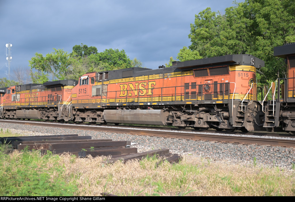 BNSF 5115 Roster shot